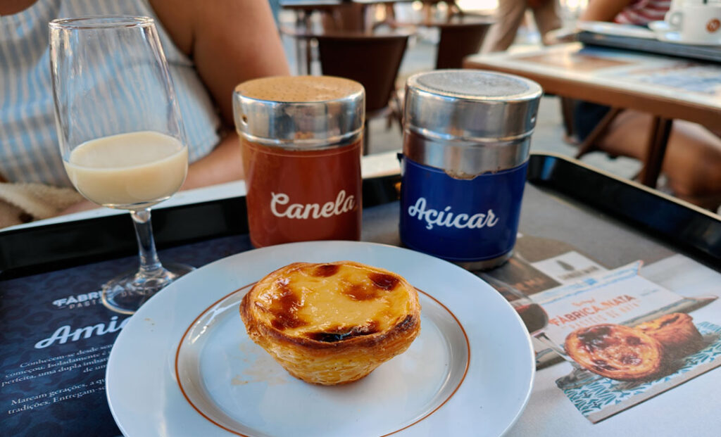 comer pastel de nata en oporto